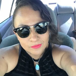 Meet your Posher, Amelia